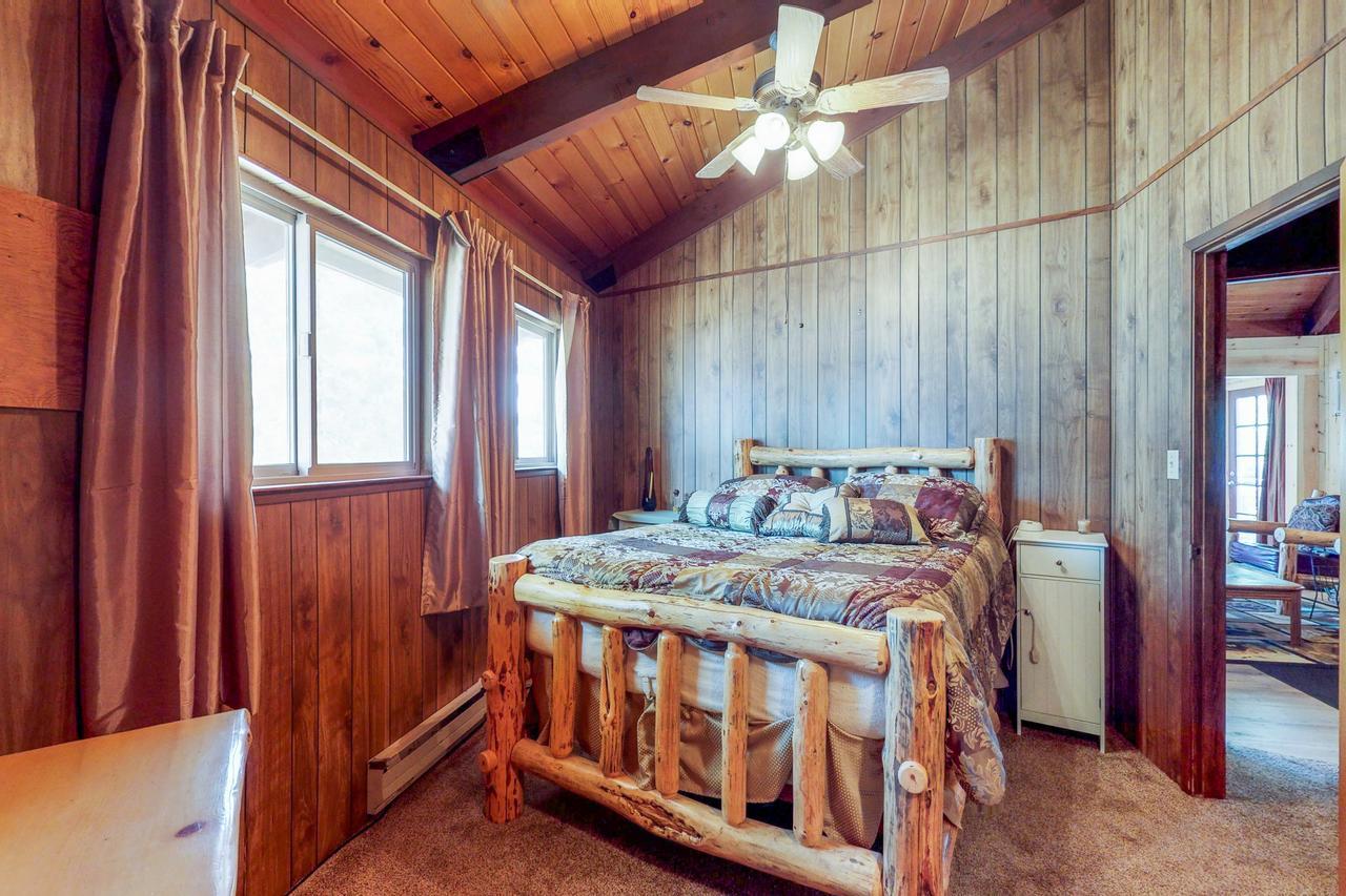 Holiday home Rustic Retreat *